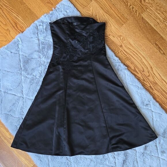 White House Black Market Black Strapless Dress, Women's Size 0, Great Condition - Picture 11 of 11